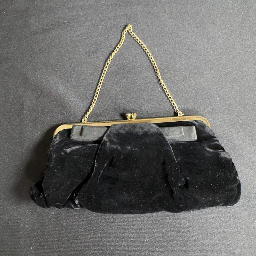 Vintage Black Velvet Evening Clutch Gold Tone Frame Chain Strap Kiss Lock Bag